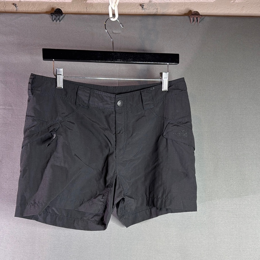 The North Face Black Cargo Shorts Performance Fit‎